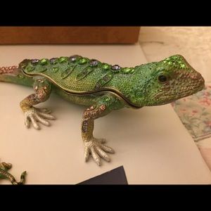 Home Lizard Decor & Necklace